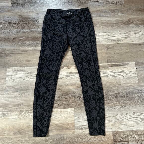 Athleta Baroque Damask Print Leggings Black Gothic Yoga Pants Small - Picture 1 of 5